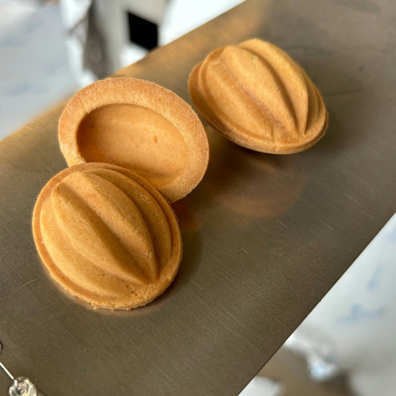 Équipement de production automatique de fonds de tarte et de biscuits